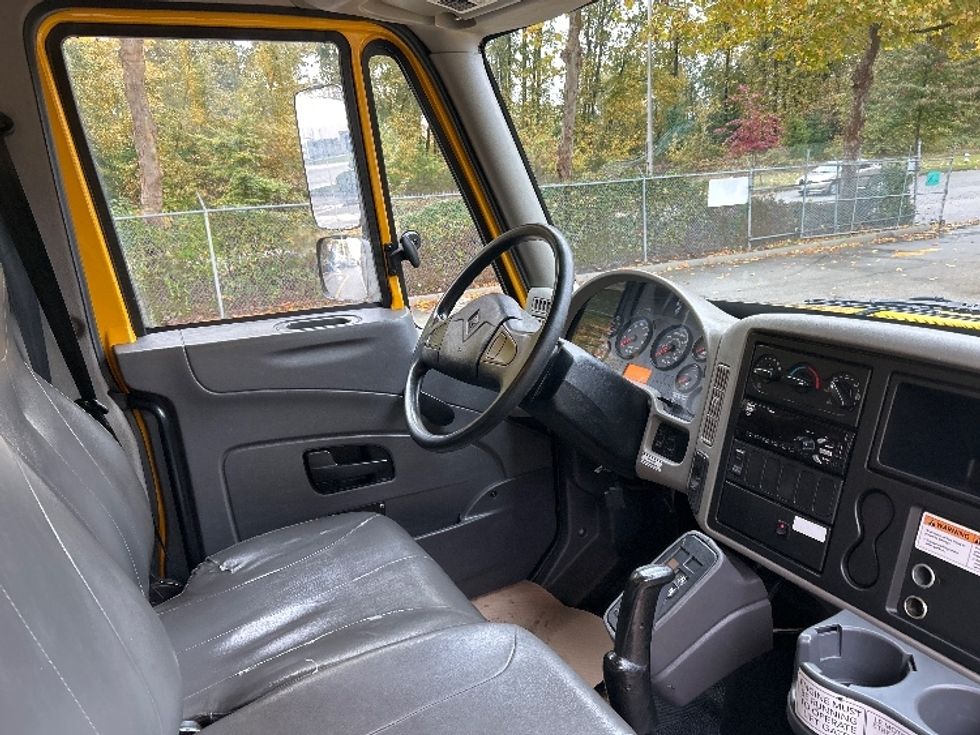 Medium Duty Box Truck-Light and Medium Duty Trucks-International-2019-4300-Delta-BC-191,218\n\t\tkm-$ 64,750 - Image 22