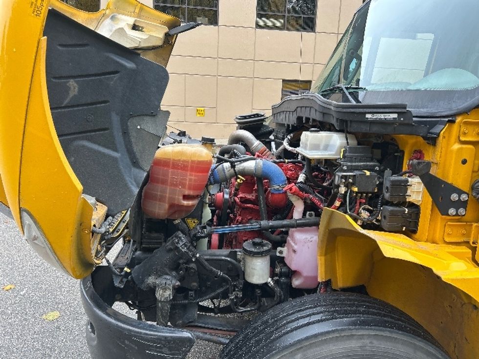 Medium Duty Box Truck-Light and Medium Duty Trucks-International-2019-4300-Delta-BC-191,218\n\t\tkm-$ 64,750 - Image 23