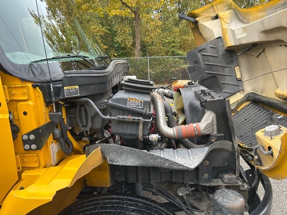 Medium Duty Box Truck-Light and Medium Duty Trucks-International-2019-4300-Delta-BC-191,218\n\t\tkm-$ 64,750 - Image 24