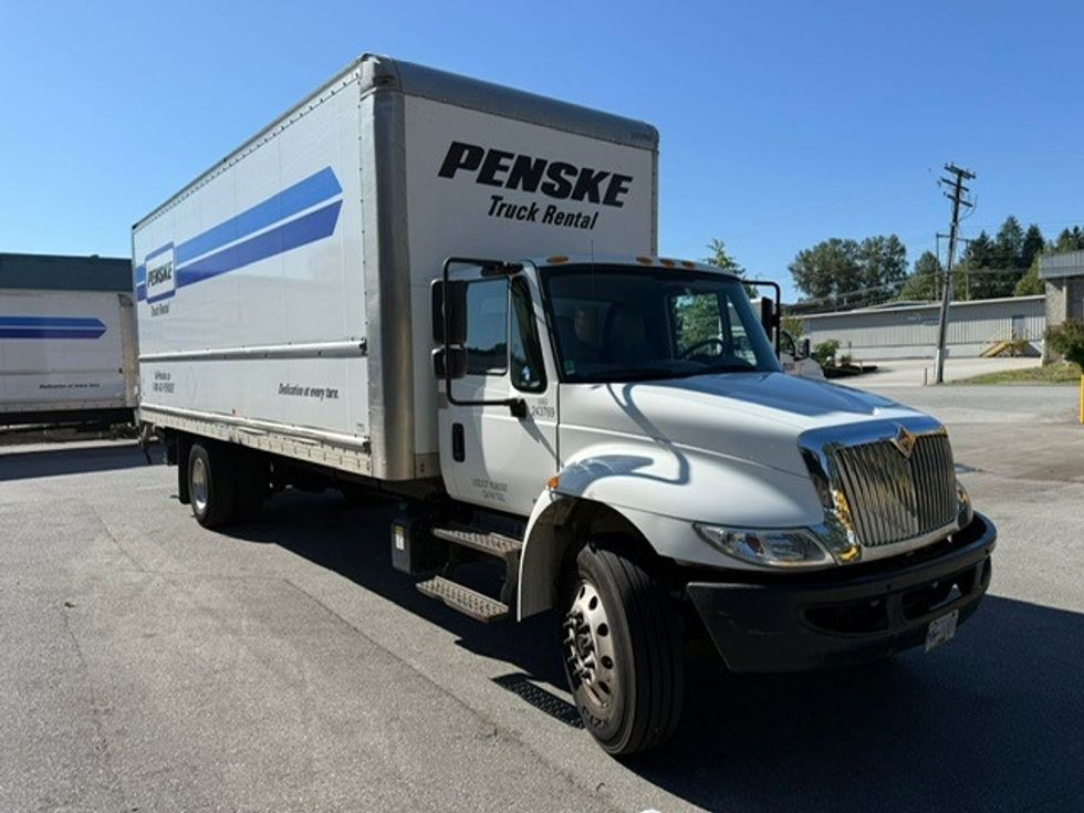 Medium Duty Box Truck-Light and Medium Duty Trucks-International-2019-4300-Delta-BC-194,606\n\t\tkm-$ 66,750 - Image 1