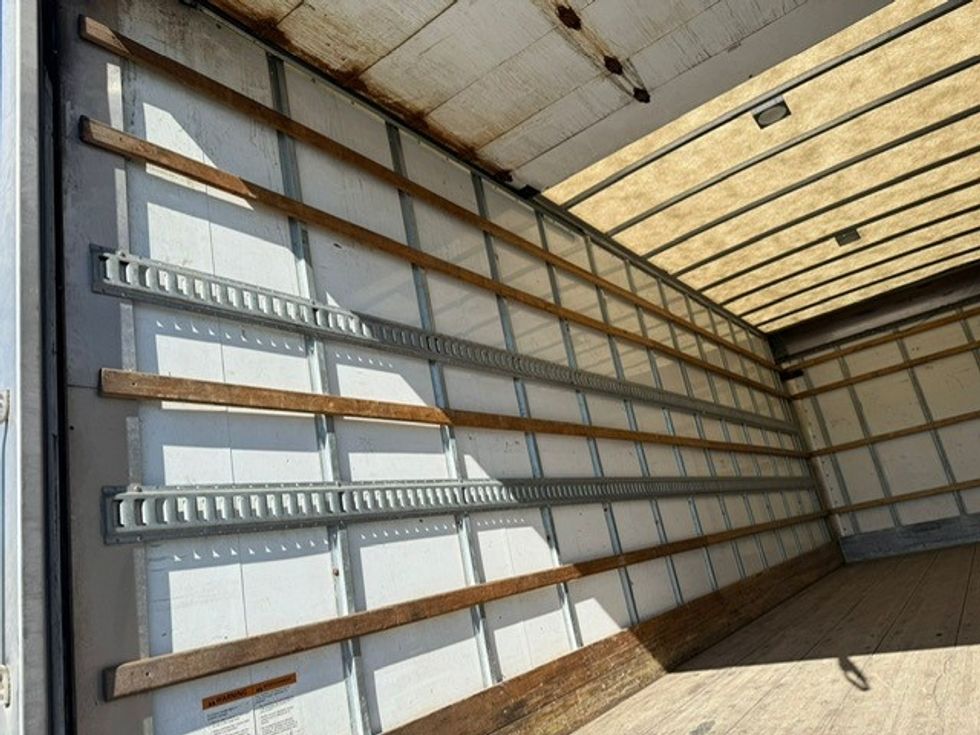 Medium Duty Box Truck-Light and Medium Duty Trucks-International-2019-4300-Delta-BC-194,606\n\t\tkm-$ 66,750 - Image 10