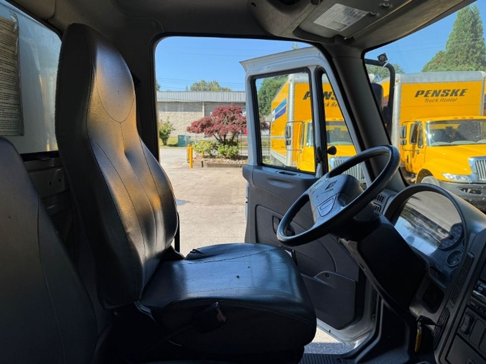 Medium Duty Box Truck-Light and Medium Duty Trucks-International-2019-4300-Delta-BC-194,606\n\t\tkm-$ 66,750 - Image 17