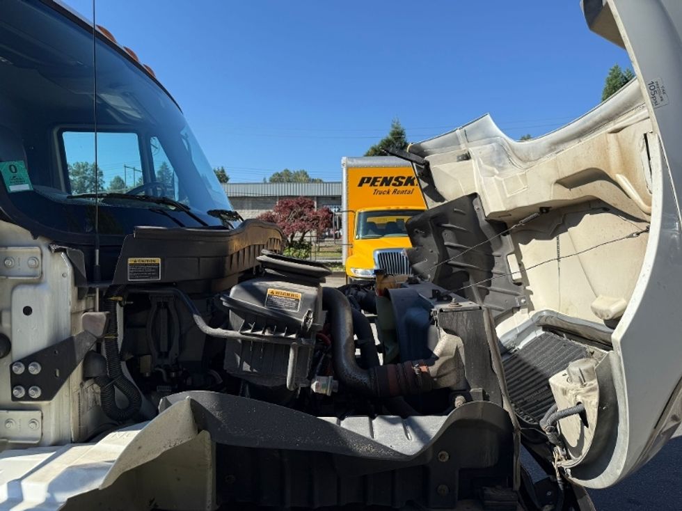 Medium Duty Box Truck-Light and Medium Duty Trucks-International-2019-4300-Delta-BC-194,606\n\t\tkm-$ 66,750 - Image 18