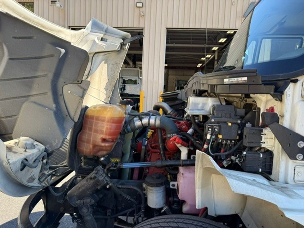 Medium Duty Box Truck-Light and Medium Duty Trucks-International-2019-4300-Delta-BC-194,606\n\t\tkm-$ 66,750 - Image 19