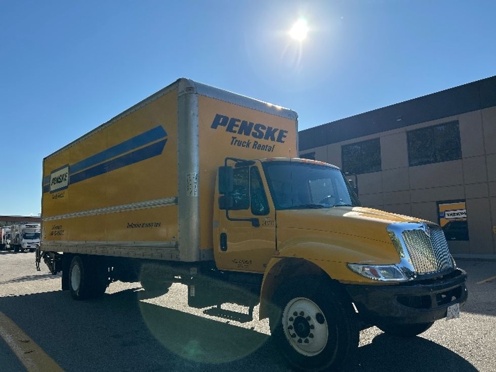 Medium Duty Box Truck-Light and Medium Duty Trucks-International-2019-4300-Delta-BC-260,200\n\t\tkm-$ 58,500 - Image 1