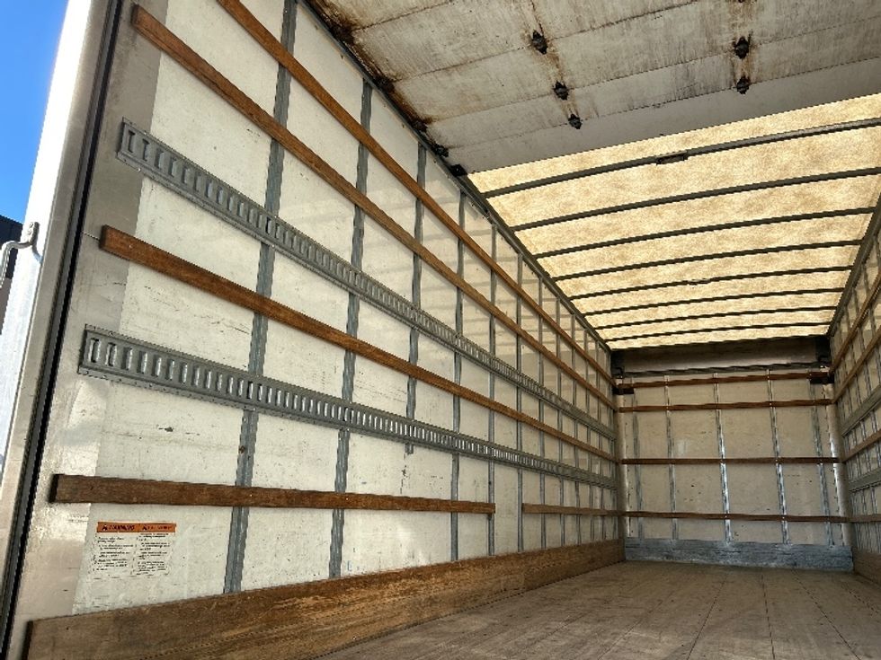 Medium Duty Box Truck-Light and Medium Duty Trucks-International-2019-4300-Delta-BC-260,200\n\t\tkm-$ 58,500 - Image 11