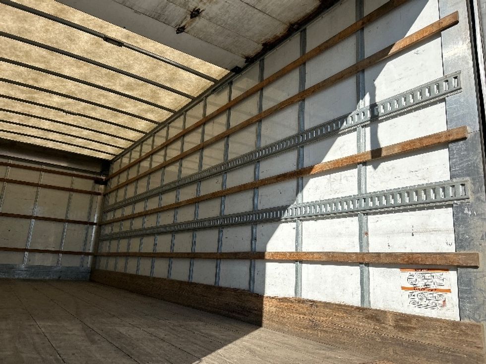 Medium Duty Box Truck-Light and Medium Duty Trucks-International-2019-4300-Delta-BC-260,200\n\t\tkm-$ 58,500 - Image 12