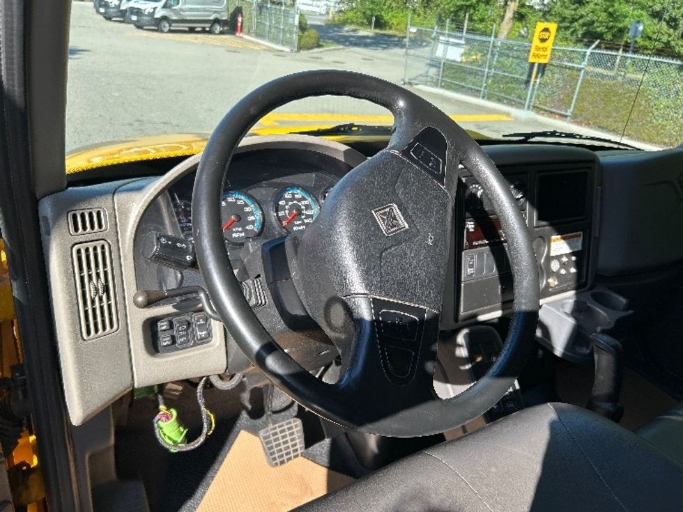 Medium Duty Box Truck-Light and Medium Duty Trucks-International-2019-4300-Delta-BC-260,200\n\t\tkm-$ 58,500 - Image 17