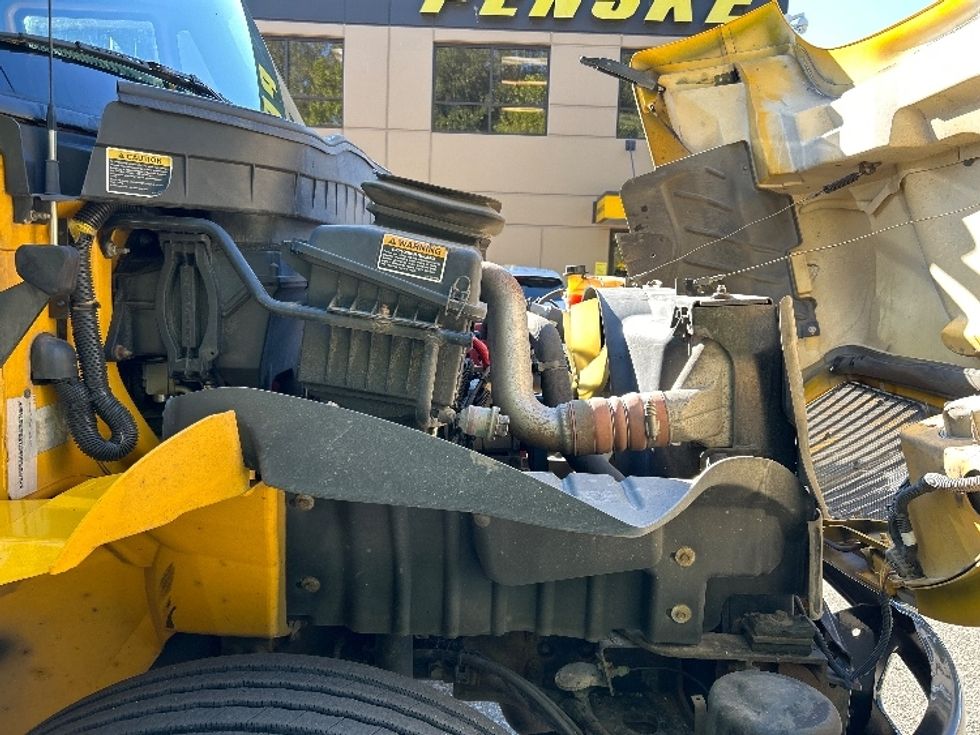 Medium Duty Box Truck-Light and Medium Duty Trucks-International-2019-4300-Delta-BC-260,200\n\t\tkm-$ 58,500 - Image 23