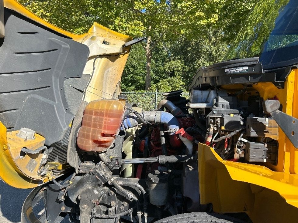 Medium Duty Box Truck-Light and Medium Duty Trucks-International-2019-4300-Delta-BC-260,200\n\t\tkm-$ 58,500 - Image 24