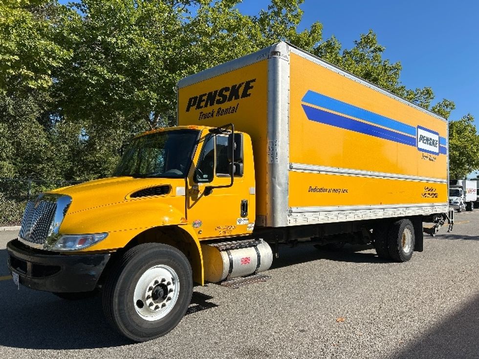 Medium Duty Box Truck-Light and Medium Duty Trucks-International-2019-4300-Delta-BC-260,200\n\t\tkm-$ 58,500 - Image 3