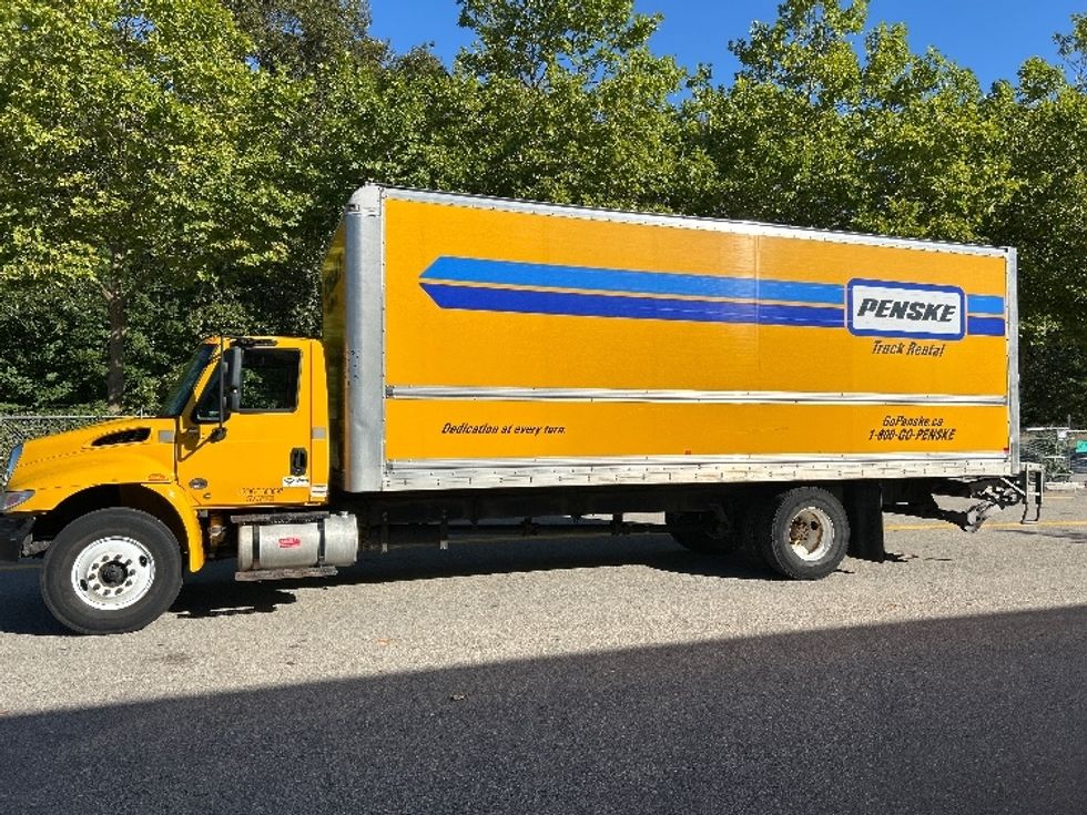 Medium Duty Box Truck-Light and Medium Duty Trucks-International-2019-4300-Delta-BC-260,200\n\t\tkm-$ 58,500 - Image 4