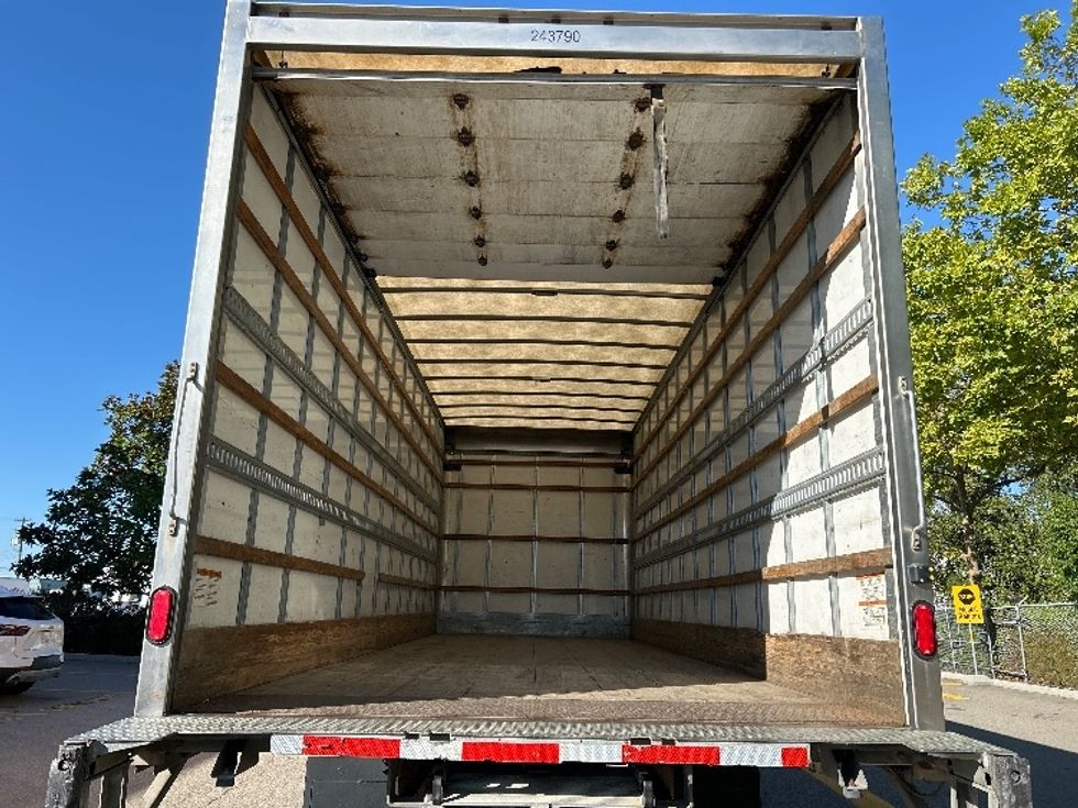 Medium Duty Box Truck-Light and Medium Duty Trucks-International-2019-4300-Delta-BC-260,200\n\t\tkm-$ 58,500 - Image 8