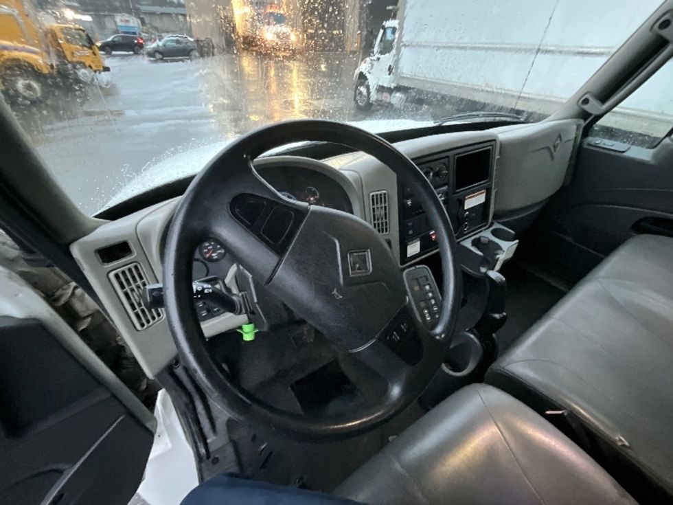 Medium Duty Box Truck-Light and Medium Duty Trucks-International-2019-4300-Delta-BC-280,305\n\t\tkm-$ 59,500 - Image 17