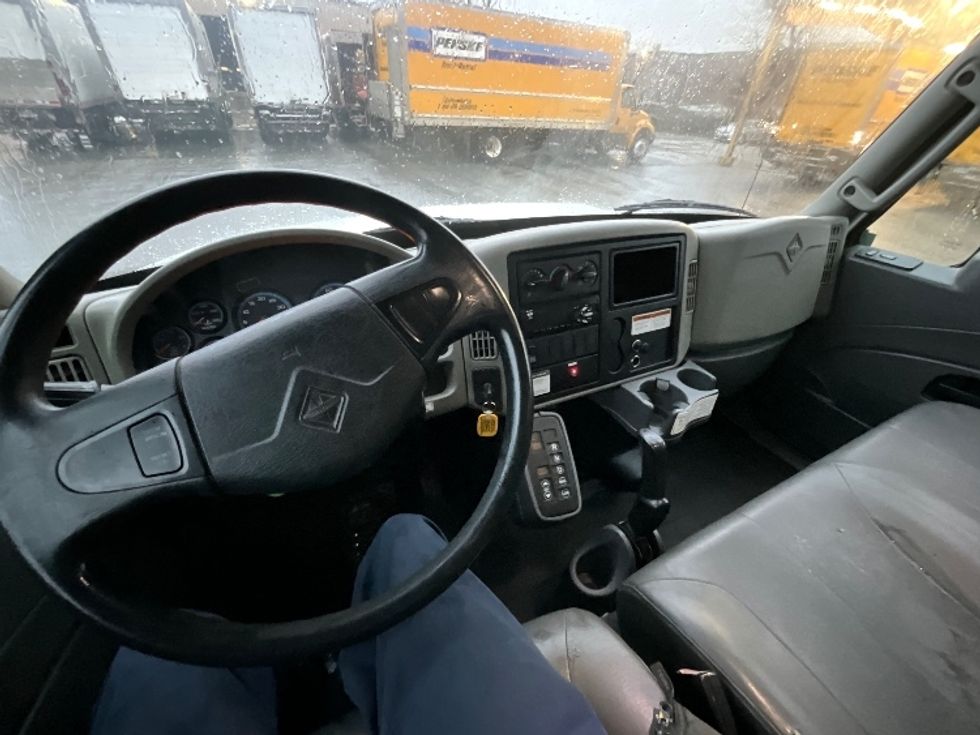 Medium Duty Box Truck-Light and Medium Duty Trucks-International-2019-4300-Delta-BC-280,305\n\t\tkm-$ 59,500 - Image 18