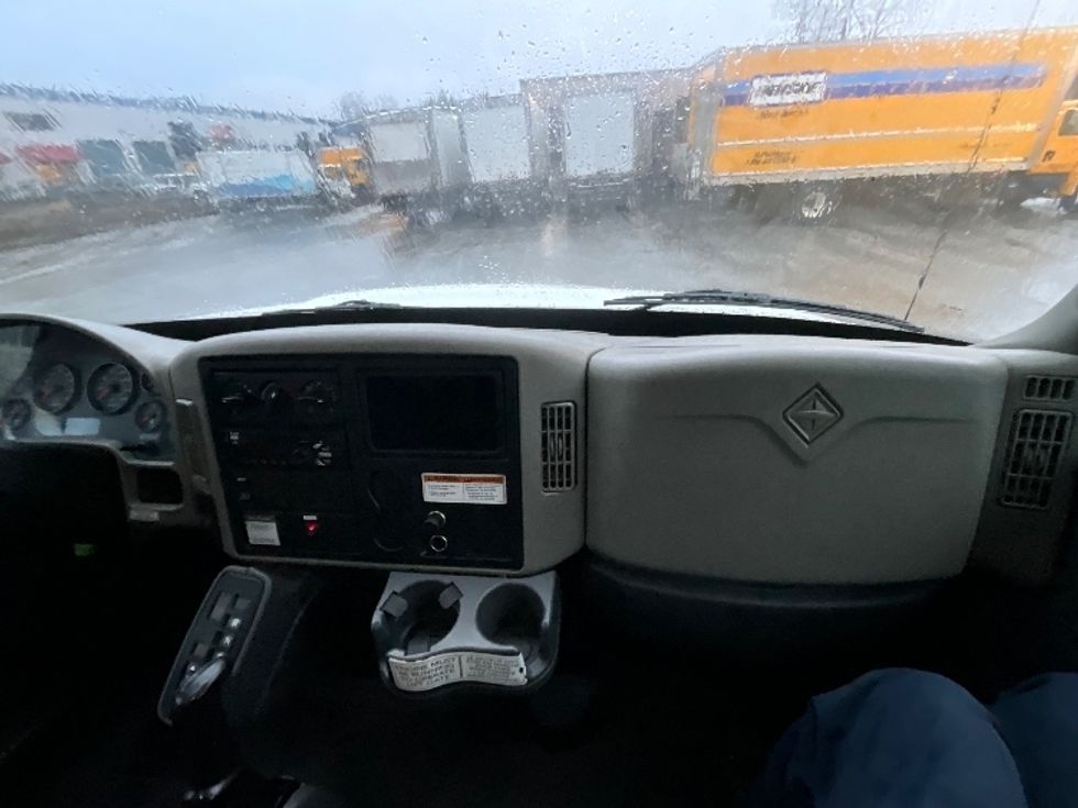 Medium Duty Box Truck-Light and Medium Duty Trucks-International-2019-4300-Delta-BC-280,305\n\t\tkm-$ 59,500 - Image 21