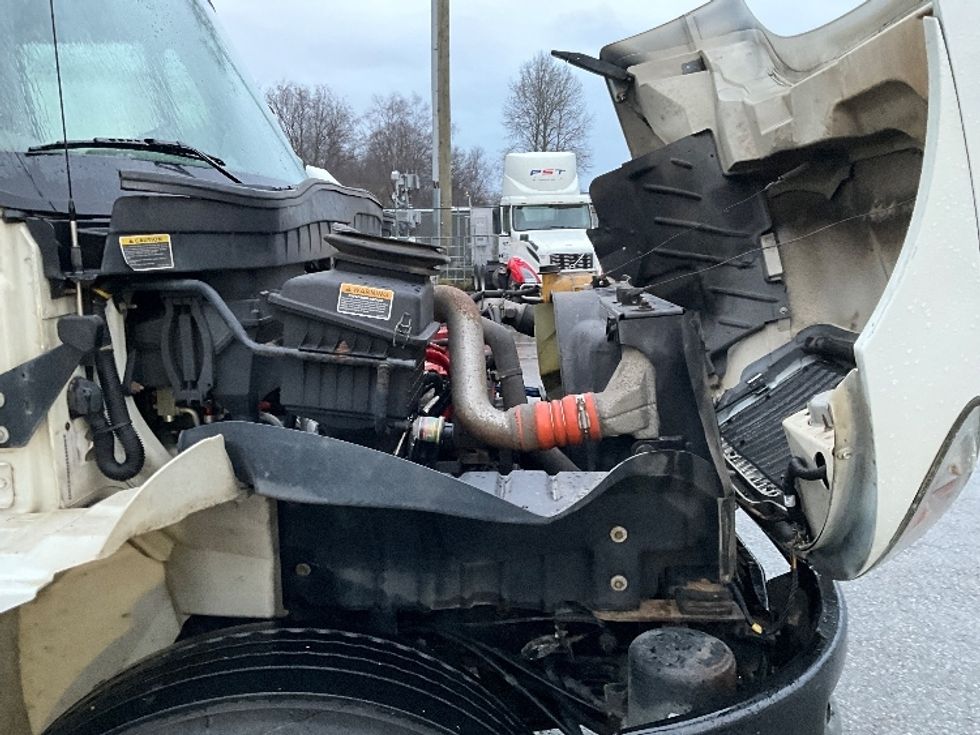 Medium Duty Box Truck-Light and Medium Duty Trucks-International-2019-4300-Delta-BC-280,305\n\t\tkm-$ 59,500 - Image 23