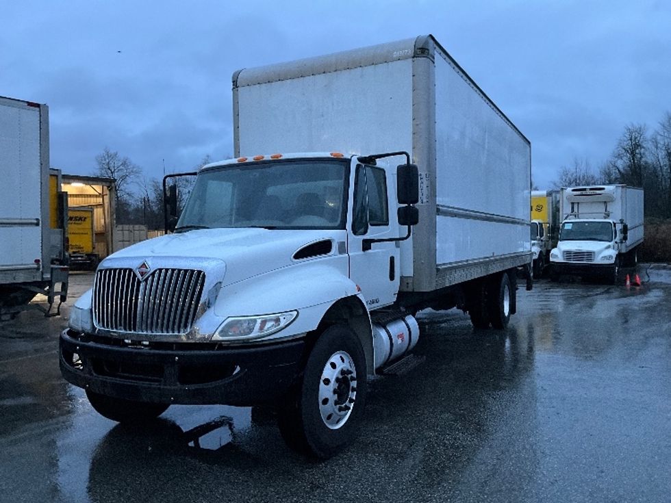 Medium Duty Box Truck-Light and Medium Duty Trucks-International-2019-4300-Delta-BC-280,305\n\t\tkm-$ 59,500 - Image 3