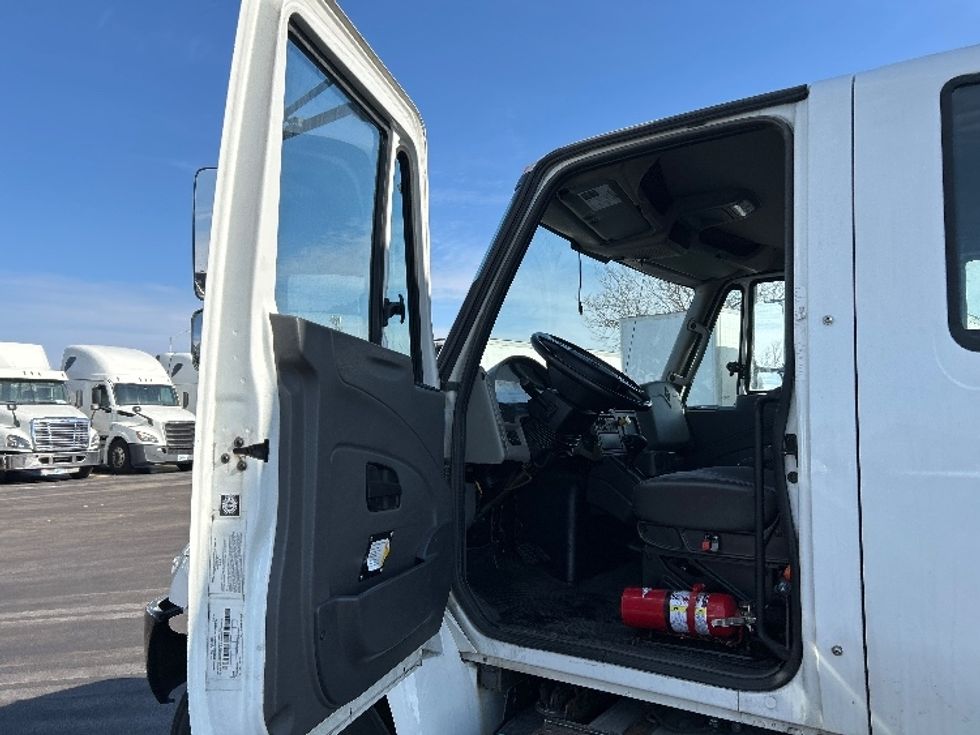 Medium Duty Box Truck-Light and Medium Duty Trucks-International-2019-4300-East Chicago-IN-219,220\n\t\tmiles-$ 44,250 - Image 16