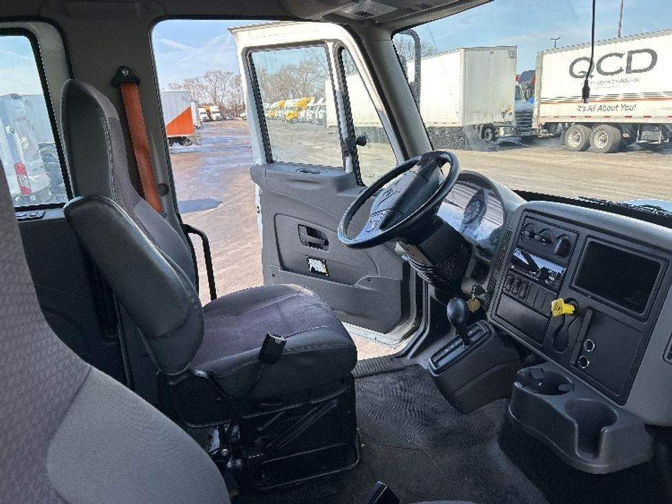 Medium Duty Box Truck-Light and Medium Duty Trucks-International-2019-4300-East Chicago-IN-219,220\n\t\tmiles-$ 44,250 - Image 22