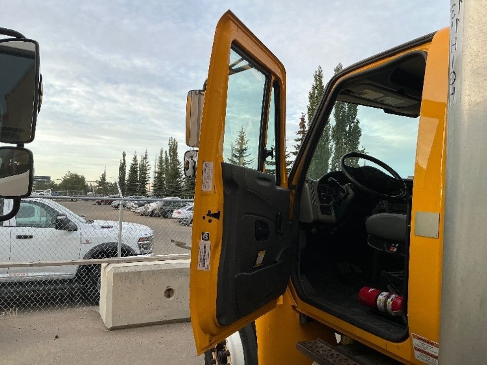 Medium Duty Box Truck-Light and Medium Duty Trucks-International-2019-4300-Edmonton-AB-233,173\n\t\tkm-$ 63,000 - Image 16