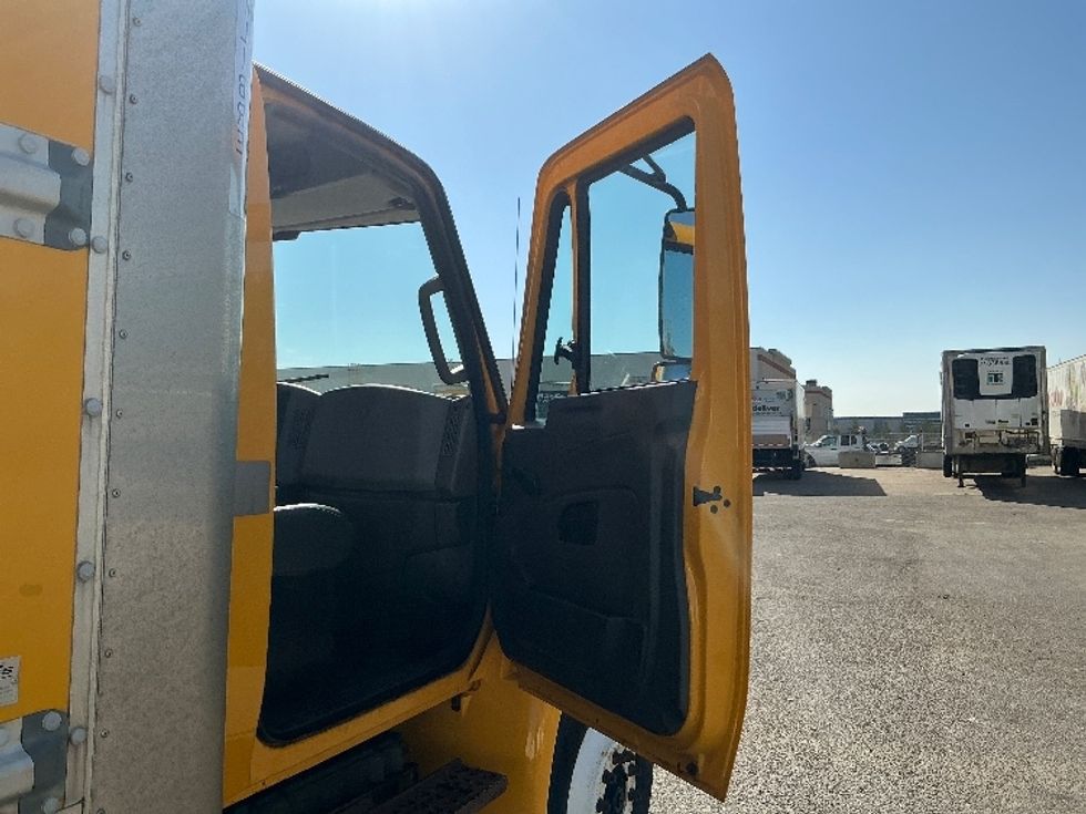 Medium Duty Box Truck-Light and Medium Duty Trucks-International-2019-4300-Edmonton-AB-233,173\n\t\tkm-$ 63,000 - Image 18