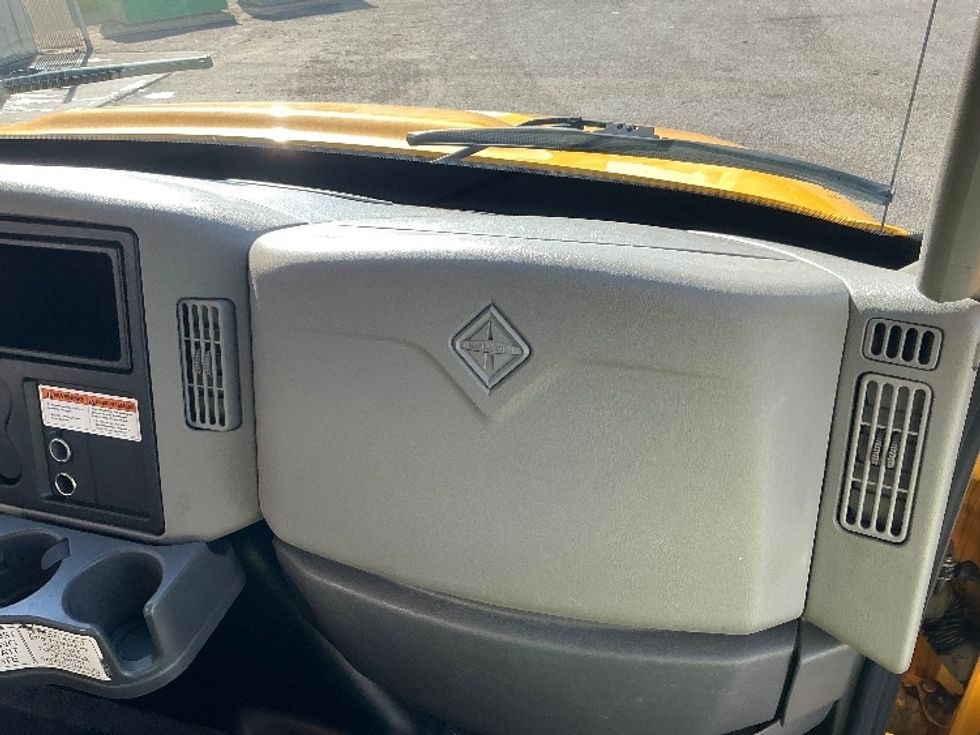 Medium Duty Box Truck-Light and Medium Duty Trucks-International-2019-4300-Edmonton-AB-233,173\n\t\tkm-$ 63,000 - Image 19