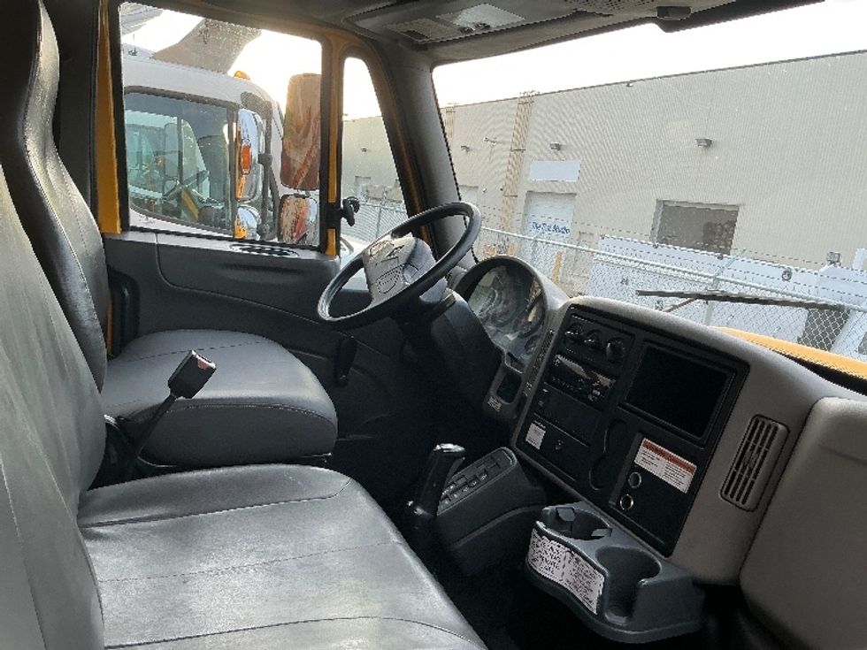 Medium Duty Box Truck-Light and Medium Duty Trucks-International-2019-4300-Edmonton-AB-233,173\n\t\tkm-$ 63,000 - Image 20