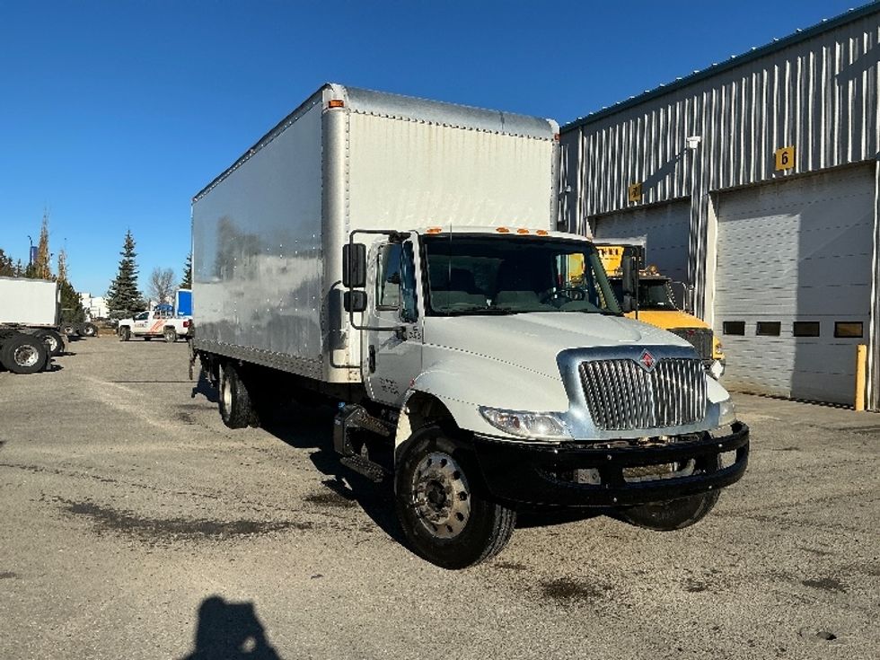 Medium Duty Box Truck-Light and Medium Duty Trucks-International-2019-4300-Edmonton-AB-245,392\n\t\tkm-$ 63,500 - Image 1
