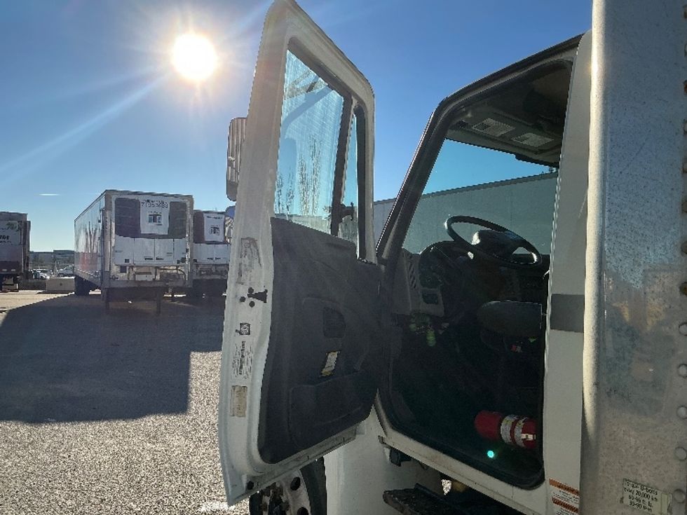Medium Duty Box Truck-Light and Medium Duty Trucks-International-2019-4300-Edmonton-AB-245,392\n\t\tkm-$ 63,500 - Image 17