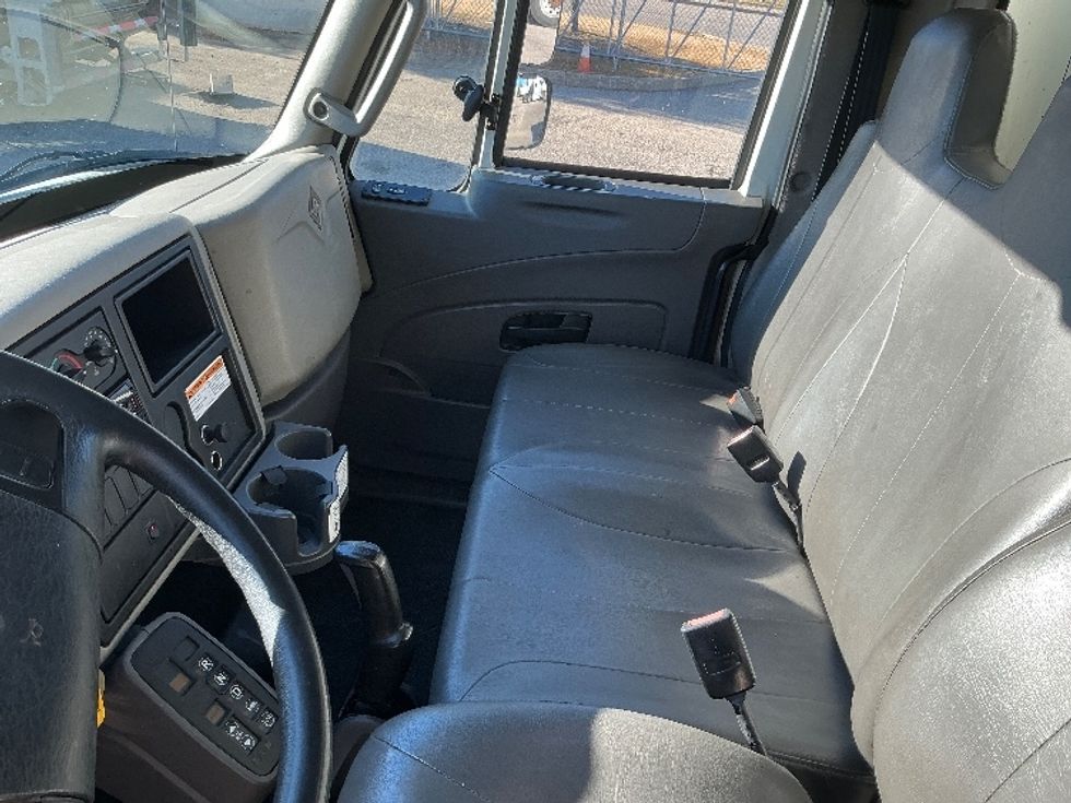 Medium Duty Box Truck-Light and Medium Duty Trucks-International-2019-4300-Edmonton-AB-245,392\n\t\tkm-$ 63,500 - Image 18