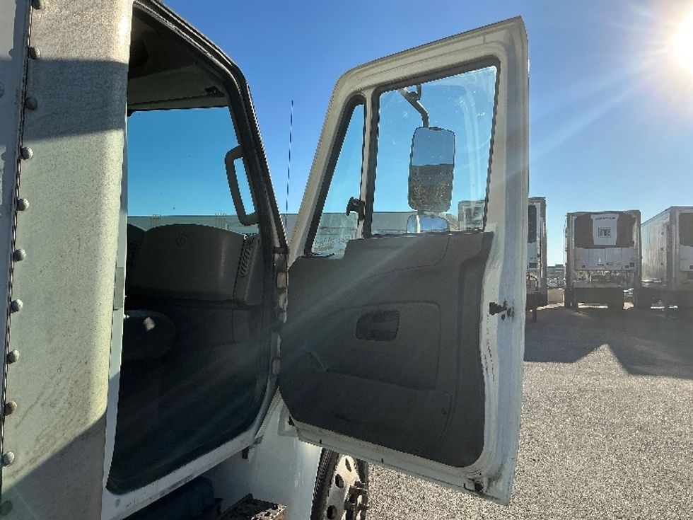 Medium Duty Box Truck-Light and Medium Duty Trucks-International-2019-4300-Edmonton-AB-245,392\n\t\tkm-$ 63,500 - Image 20