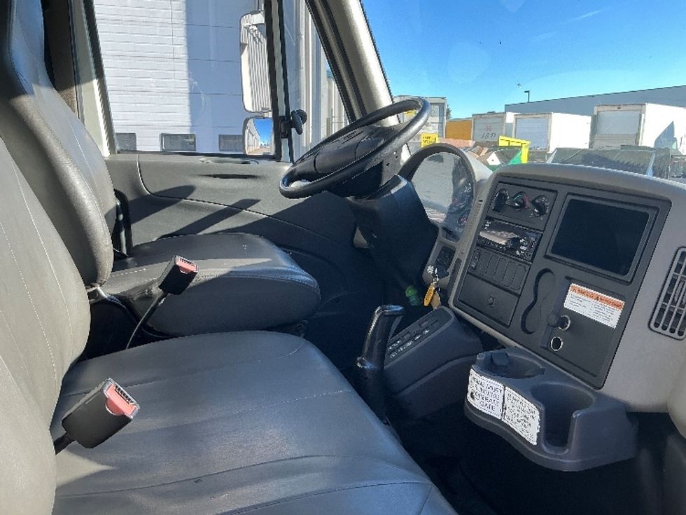 Medium Duty Box Truck-Light and Medium Duty Trucks-International-2019-4300-Edmonton-AB-245,392\n\t\tkm-$ 63,500 - Image 21