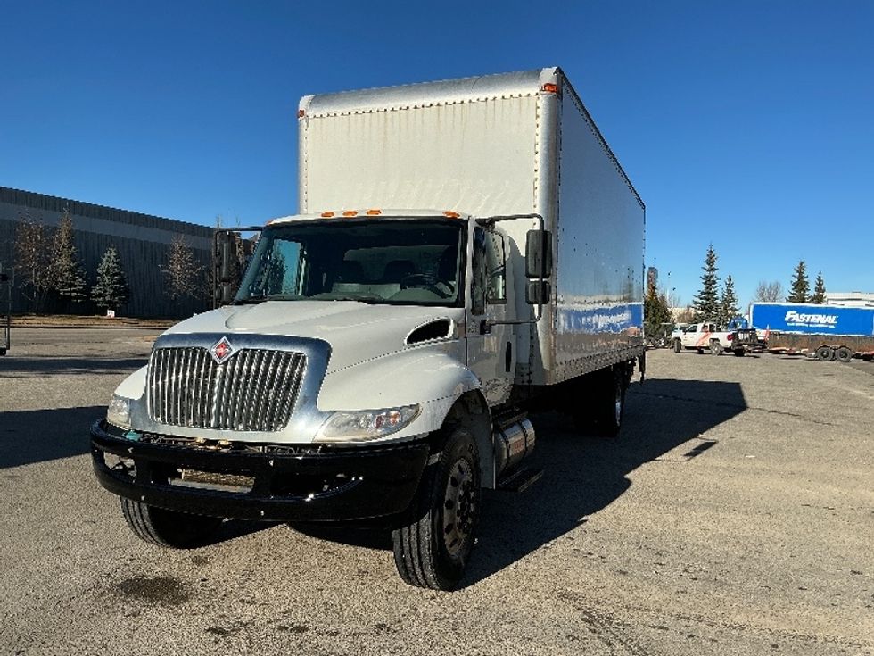 Medium Duty Box Truck-Light and Medium Duty Trucks-International-2019-4300-Edmonton-AB-245,392\n\t\tkm-$ 63,500 - Image 3