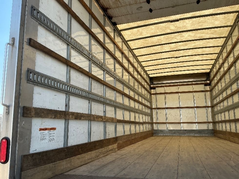 Medium Duty Box Truck-Light and Medium Duty Trucks-International-2019-4300-Edmonton-AB-256,356\n\t\tkm-$ 58,750 - Image 10