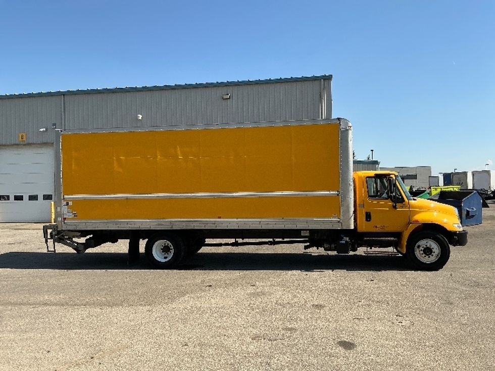 Medium Duty Box Truck-Light and Medium Duty Trucks-International-2019-4300-Edmonton-AB-256,356\n\t\tkm-$ 58,750 - Image 14