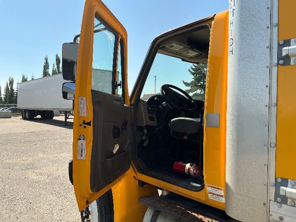 Medium Duty Box Truck-Light and Medium Duty Trucks-International-2019-4300-Edmonton-AB-256,356\n\t\tkm-$ 58,750 - Image 15