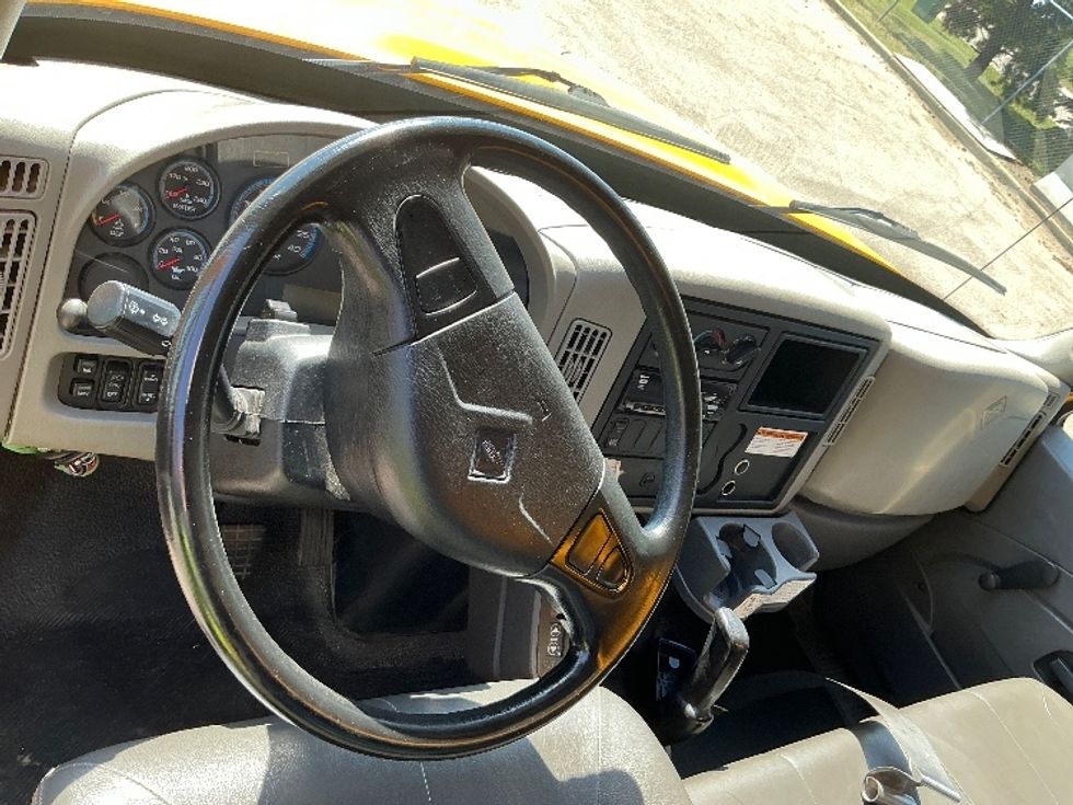 Medium Duty Box Truck-Light and Medium Duty Trucks-International-2019-4300-Edmonton-AB-256,356\n\t\tkm-$ 58,750 - Image 16