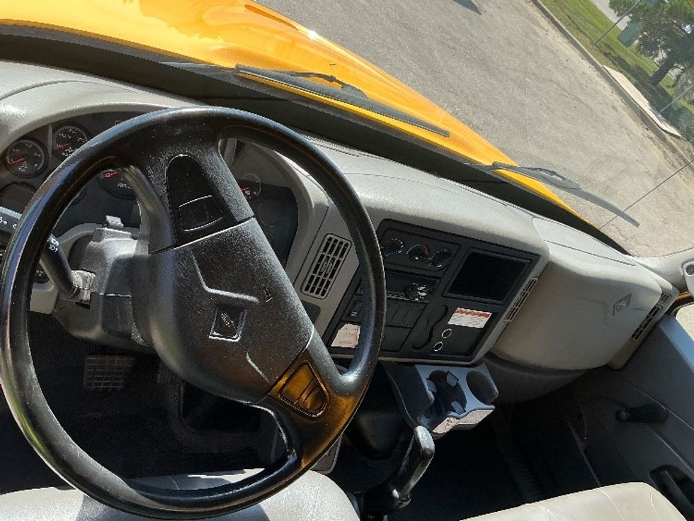 Medium Duty Box Truck-Light and Medium Duty Trucks-International-2019-4300-Edmonton-AB-256,356\n\t\tkm-$ 58,750 - Image 17