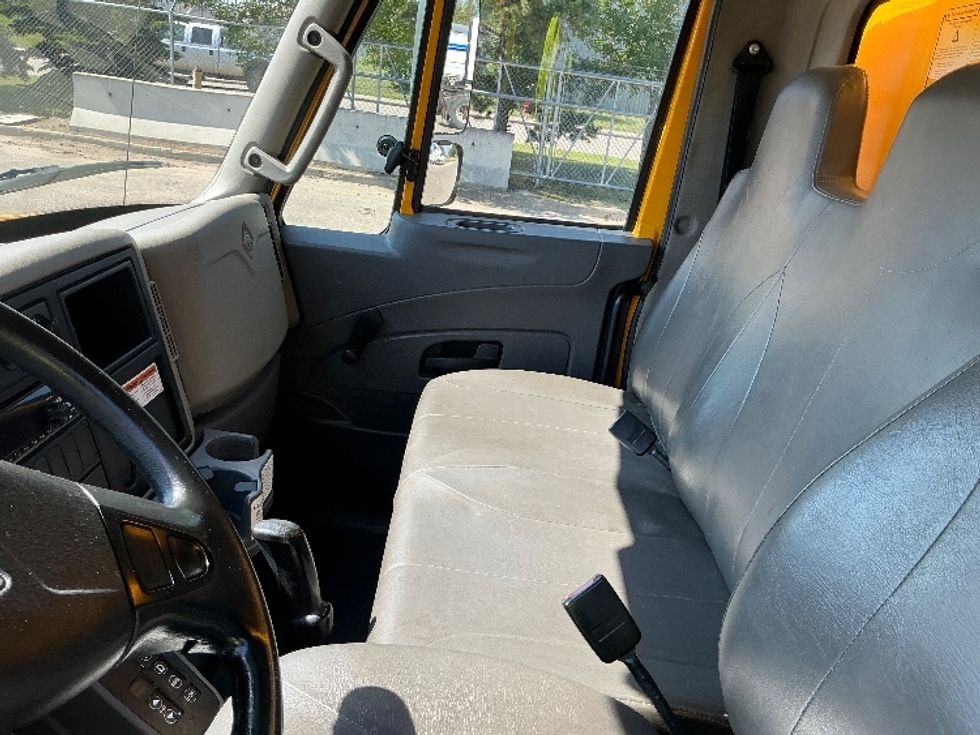 Medium Duty Box Truck-Light and Medium Duty Trucks-International-2019-4300-Edmonton-AB-256,356\n\t\tkm-$ 58,750 - Image 18