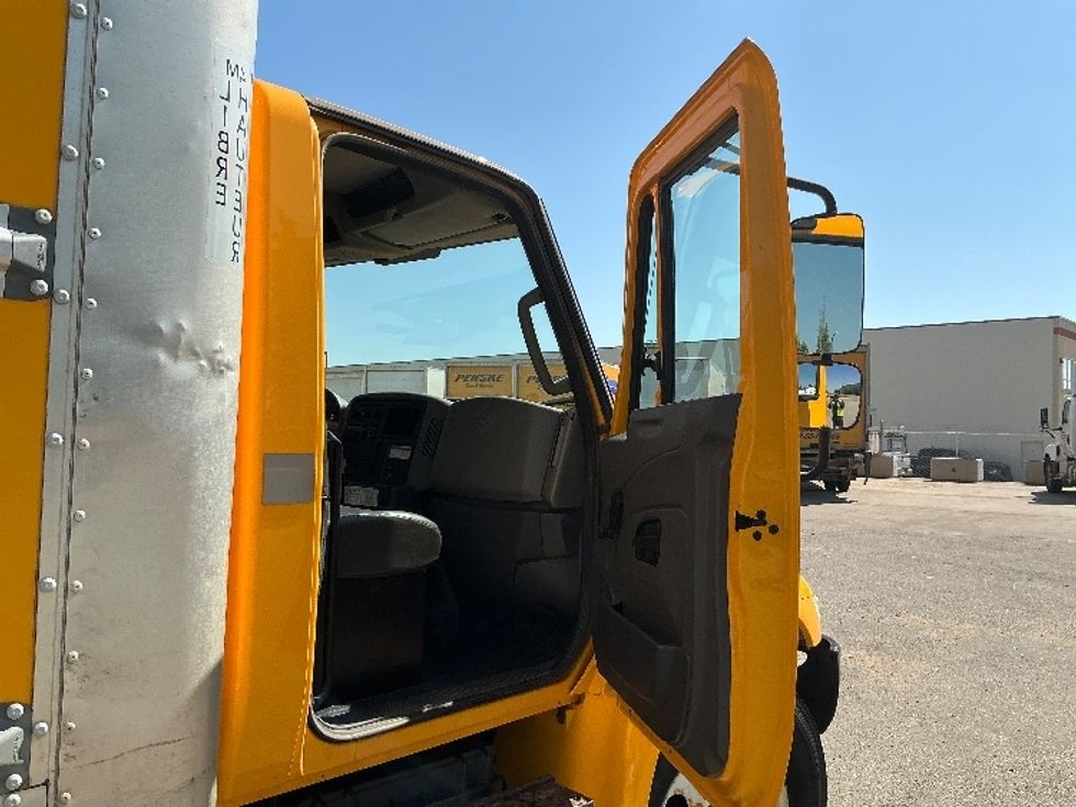 Medium Duty Box Truck-Light and Medium Duty Trucks-International-2019-4300-Edmonton-AB-256,356\n\t\tkm-$ 58,750 - Image 19