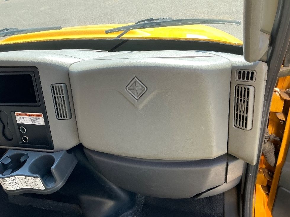 Medium Duty Box Truck-Light and Medium Duty Trucks-International-2019-4300-Edmonton-AB-256,356\n\t\tkm-$ 58,750 - Image 20