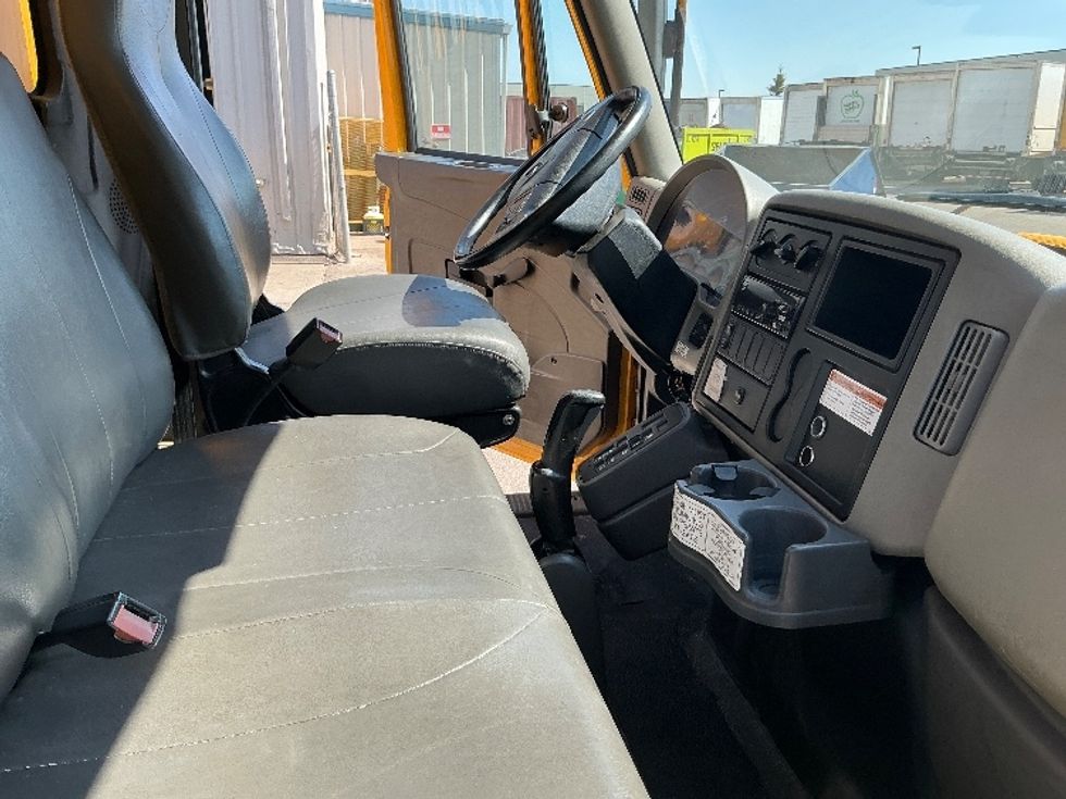 Medium Duty Box Truck-Light and Medium Duty Trucks-International-2019-4300-Edmonton-AB-256,356\n\t\tkm-$ 58,750 - Image 21