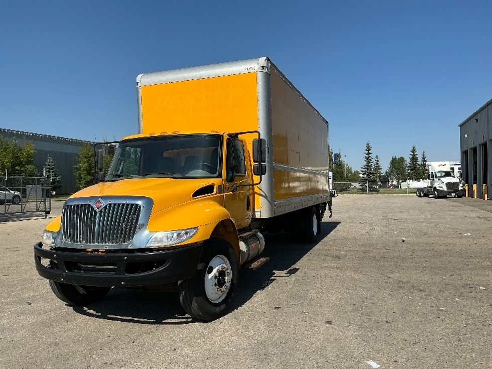 Medium Duty Box Truck-Light and Medium Duty Trucks-International-2019-4300-Edmonton-AB-256,356\n\t\tkm-$ 58,750 - Image 3