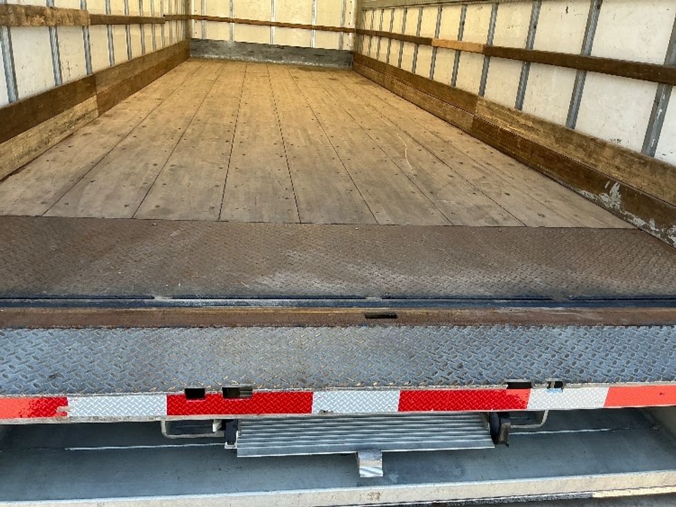 Medium Duty Box Truck-Light and Medium Duty Trucks-International-2019-4300-Edmonton-AB-256,356\n\t\tkm-$ 58,750 - Image 9