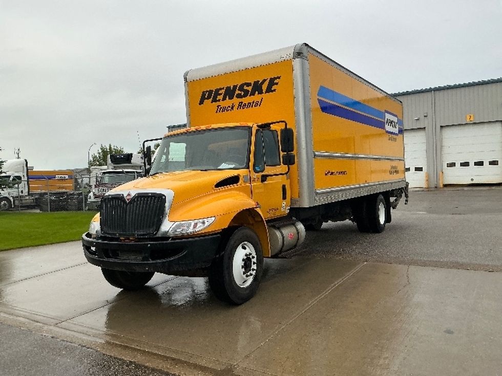 Medium Duty Box Truck-Light and Medium Duty Trucks-International-2019-4300-Edmonton-AB-263,564\n\t\tkm-$ 56,250 - Image 3