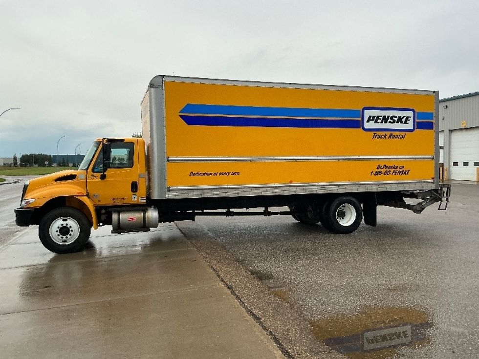 Medium Duty Box Truck-Light and Medium Duty Trucks-International-2019-4300-Edmonton-AB-263,564\n\t\tkm-$ 56,250 - Image 4