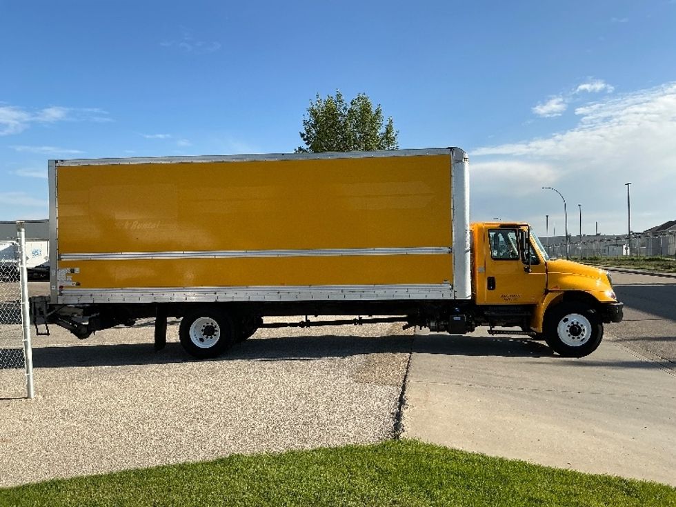 Medium Duty Box Truck-Light and Medium Duty Trucks-International-2019-4300-Edmonton-AB-276,951\n\t\tkm-$ 53,500 - Image 15