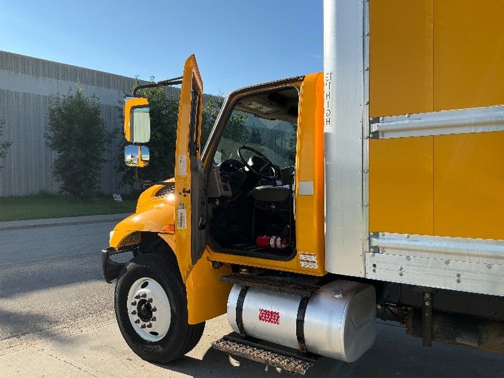 Medium Duty Box Truck-Light and Medium Duty Trucks-International-2019-4300-Edmonton-AB-276,951\n\t\tkm-$ 53,500 - Image 16