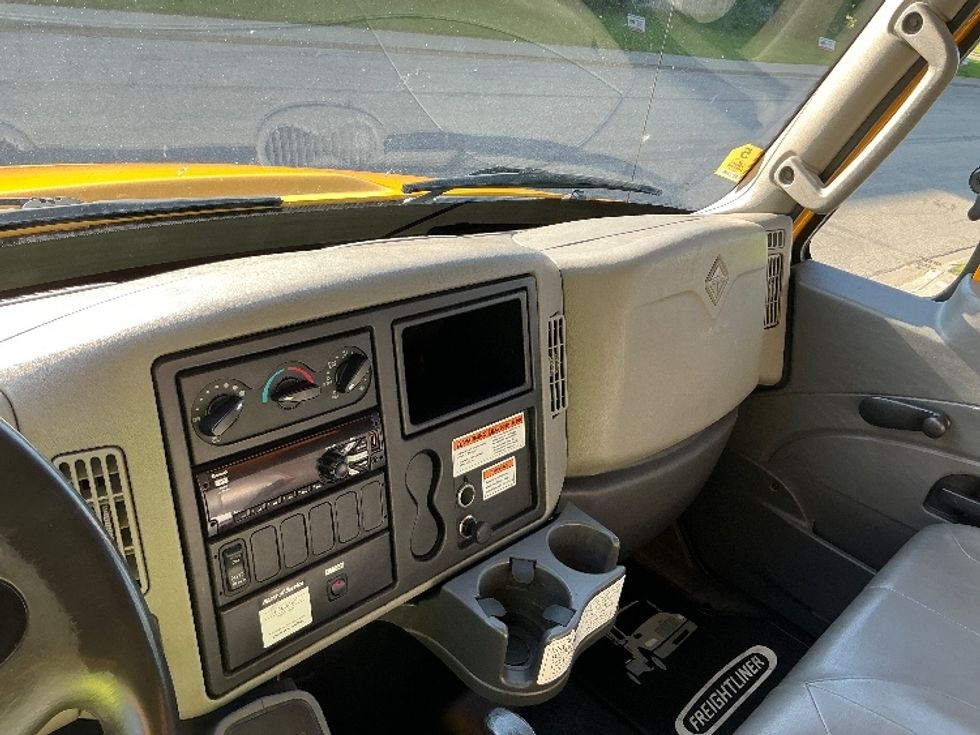 Medium Duty Box Truck-Light and Medium Duty Trucks-International-2019-4300-Edmonton-AB-276,951\n\t\tkm-$ 53,500 - Image 19